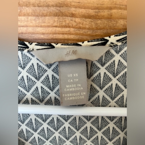 H&M Patterned Short Sleeve Dress XS - Picture 6 of 9